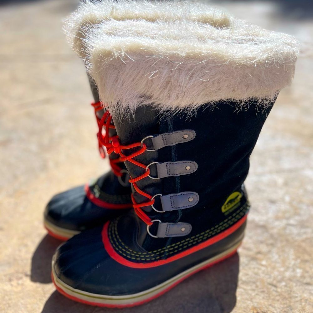 Sorel Size 7 Winter Boots Black and Red